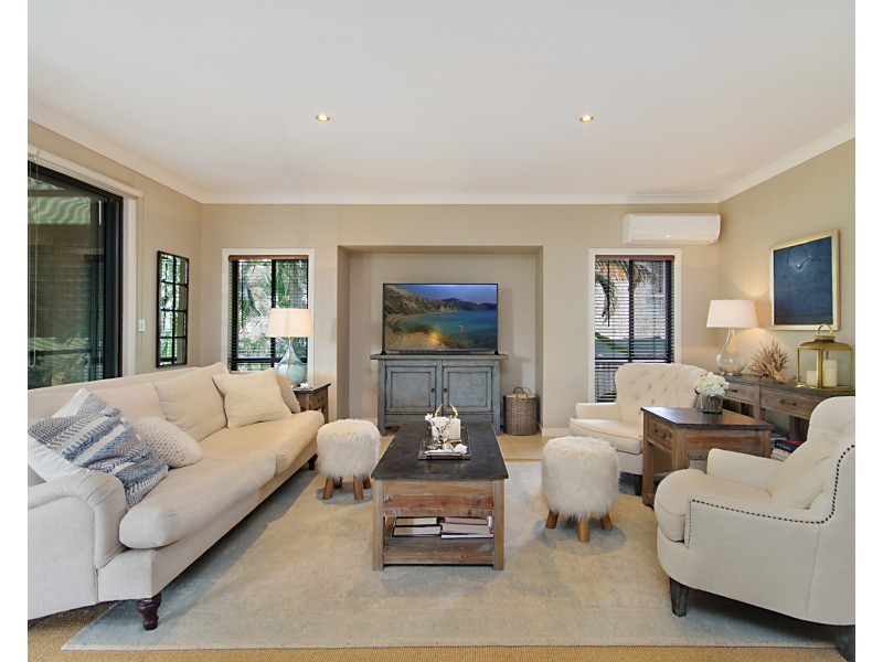 26 Buncrana Terrace, Banora Point NSW 2486