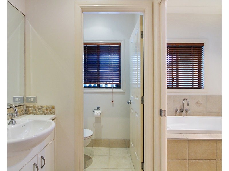 26 Buncrana Terrace, Banora Point NSW 2486