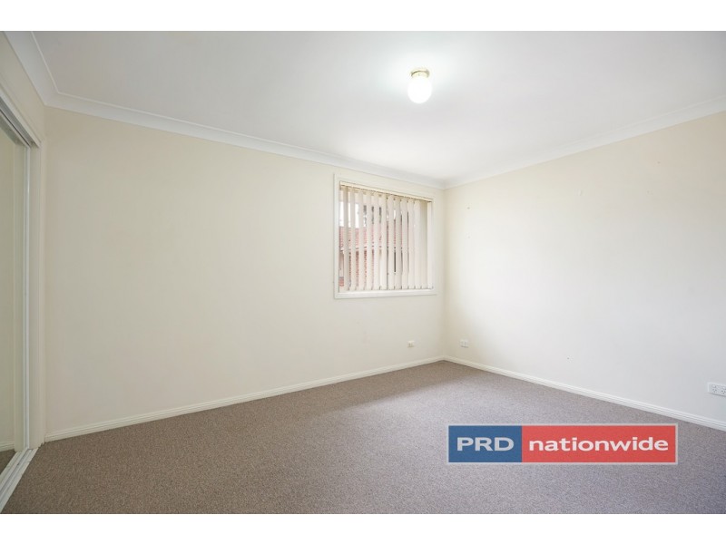 2/42 Bringelly Road, Kingswood NSW 2747