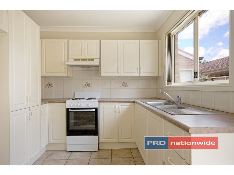 2/42 Bringelly Road, Kingswood NSW 2747