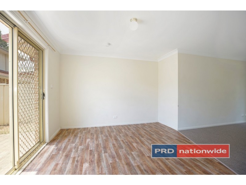 2/42 Bringelly Road, Kingswood NSW 2747