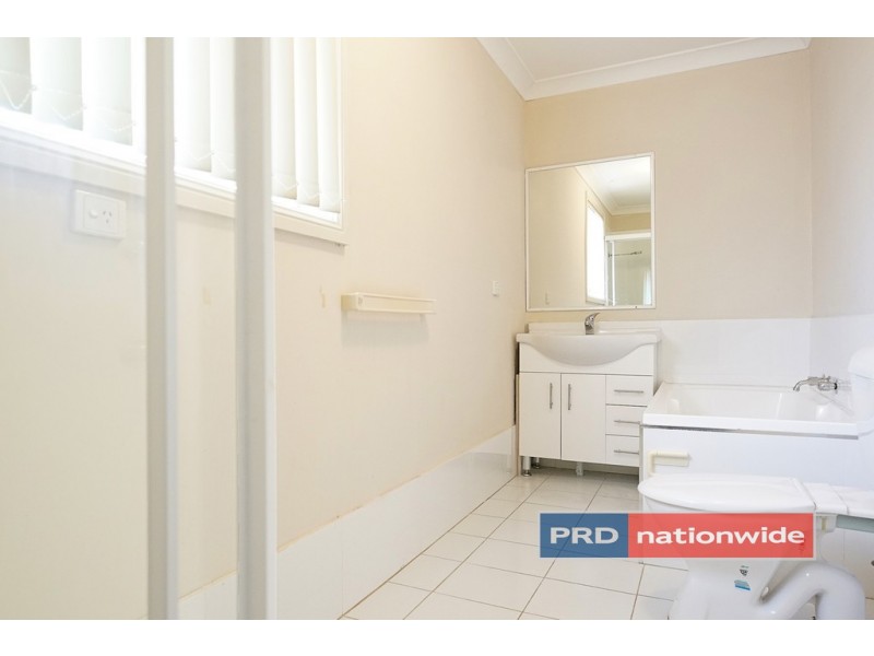 2/42 Bringelly Road, Kingswood NSW 2747