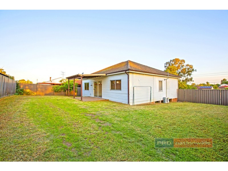 23 Balmoral Drive, Cambridge Park NSW 2747