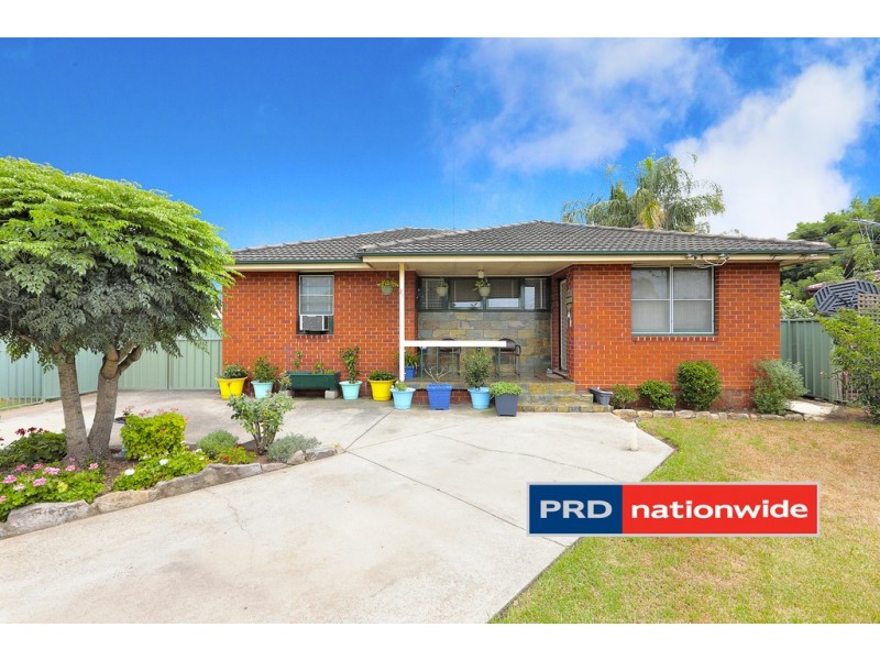 27 Sandakan Crescent, Lethbridge Park NSW 2770