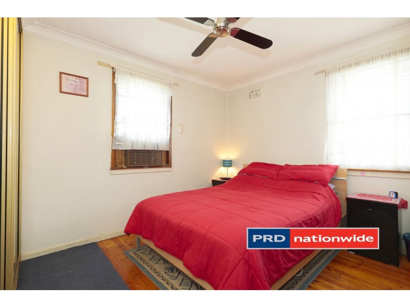 27 Sandakan Crescent, Lethbridge Park NSW 2770