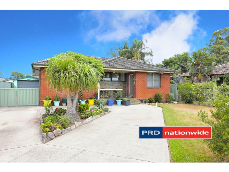 27 Sandakan Crescent, Lethbridge Park NSW 2770