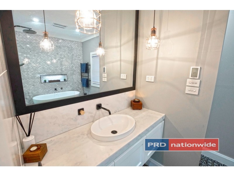 32 Ladbury Avenue, Penrith NSW 2750