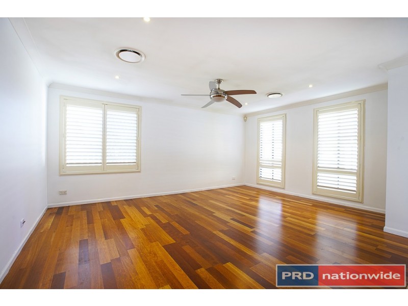 17 Stoke Crescent, South Penrith NSW 2750