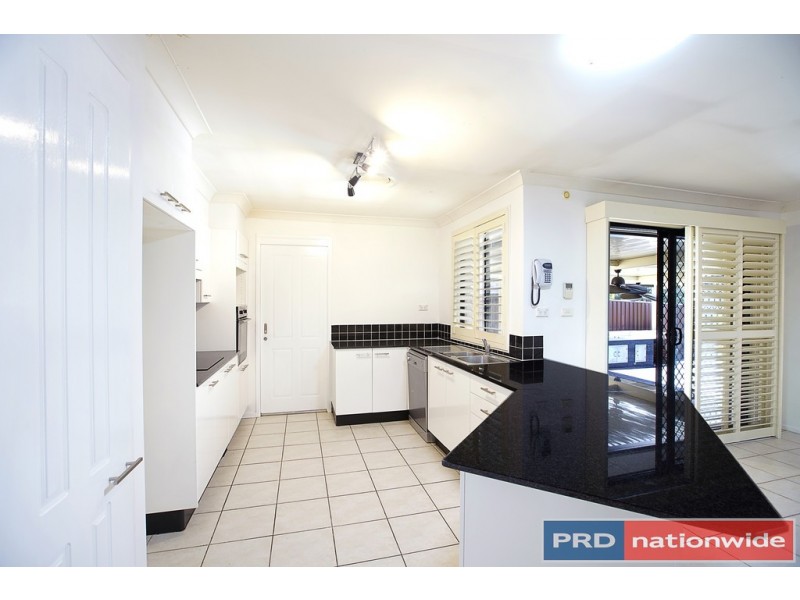 17 Stoke Crescent, South Penrith NSW 2750