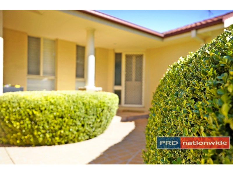 12 Balmoral Drive, Cambridge Park NSW 2747