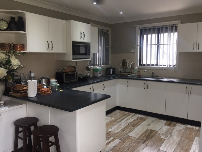 42 Richmond Road, Cambridge Park NSW 2747