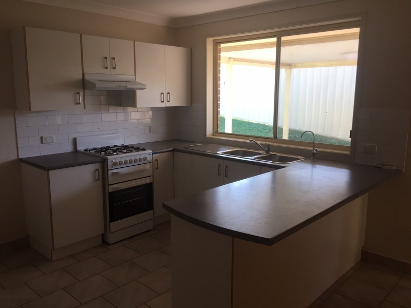 10 Poa Place, Glenmore Park NSW 2745