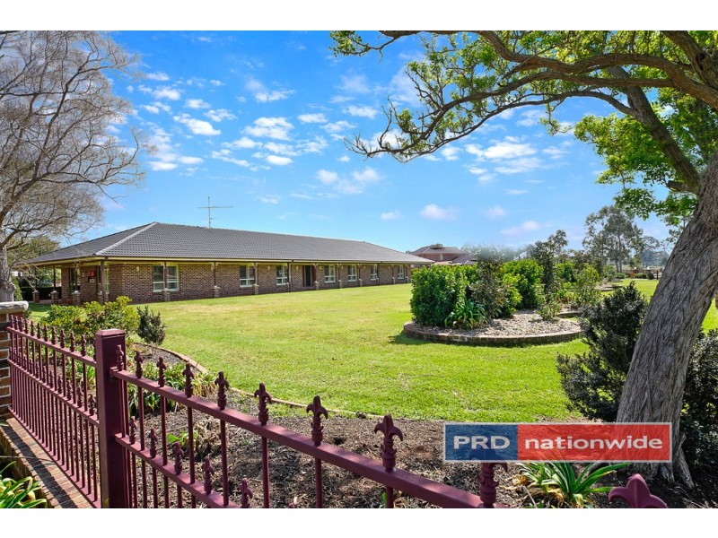 15 Bordeaux Place, Orchard Hills NSW 2748