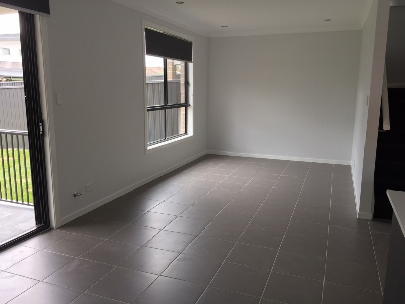 44 The Lakes Drive, Glenmore Park NSW 2745