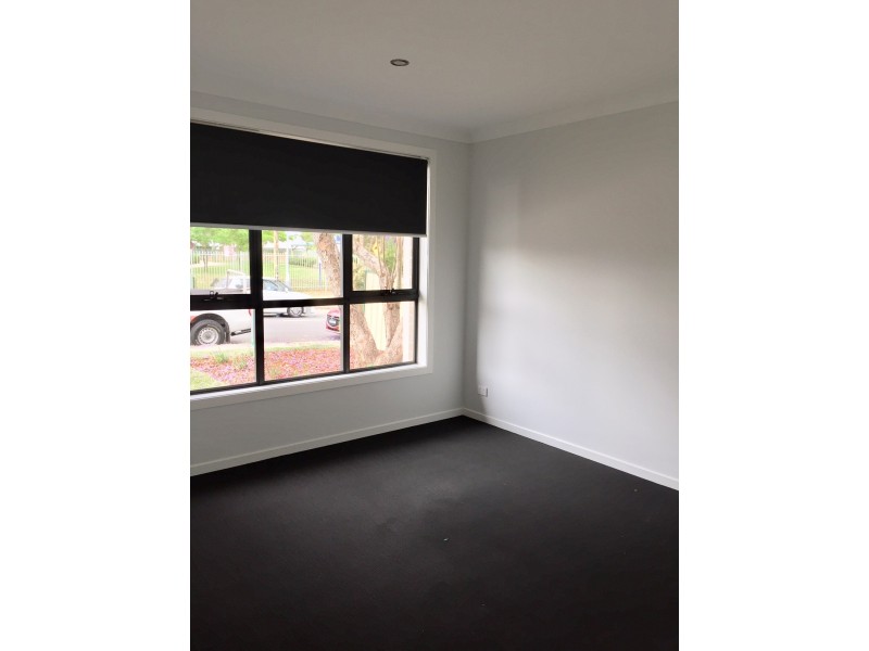 44 The Lakes Drive, Glenmore Park NSW 2745