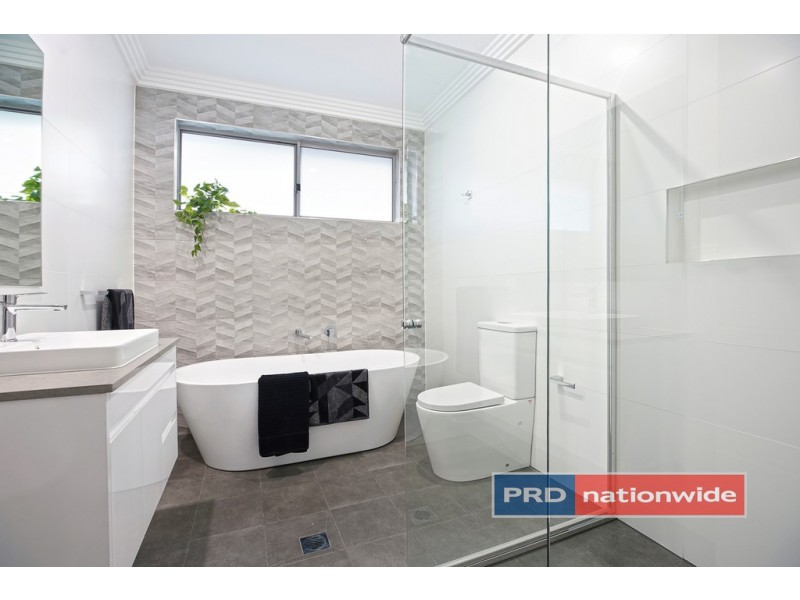 5 Galloway Road, Glenmore Park NSW 2745