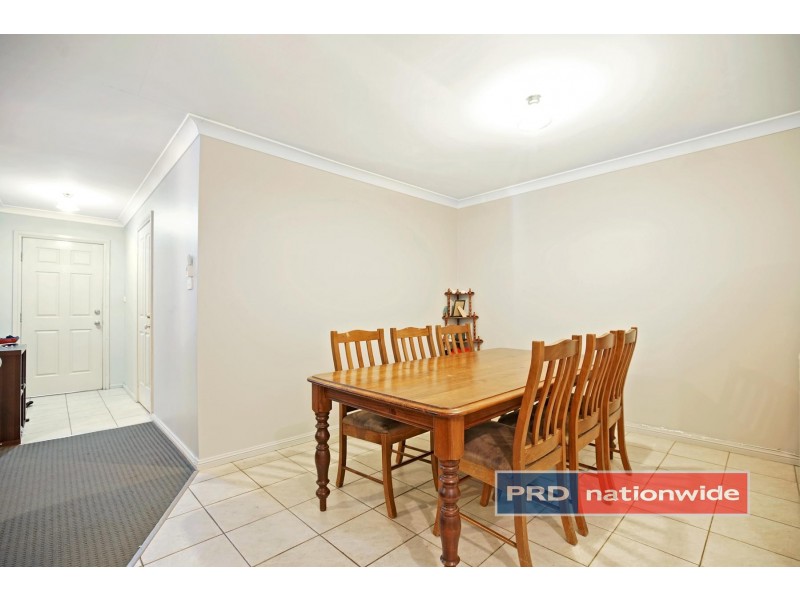 2/94 Adelaide Street, Oxley Park NSW 2760
