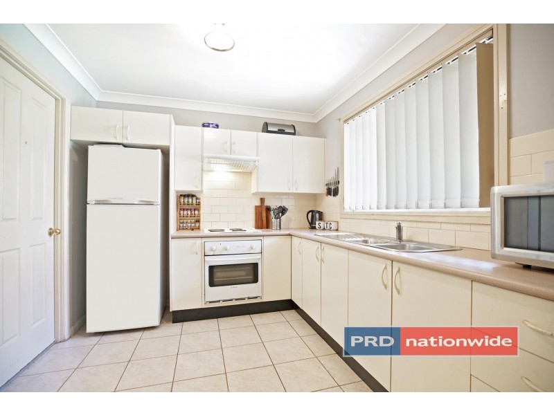 2/94 Adelaide Street, Oxley Park NSW 2760