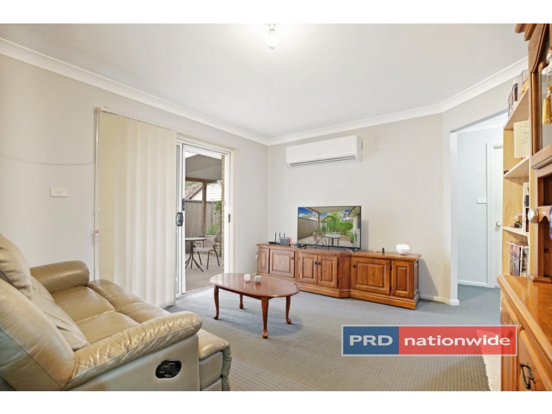 2/94 Adelaide Street, Oxley Park NSW 2760