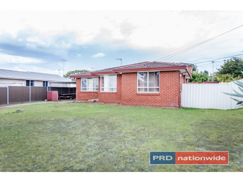 82 Barry Street, Cambridge Park NSW 2747