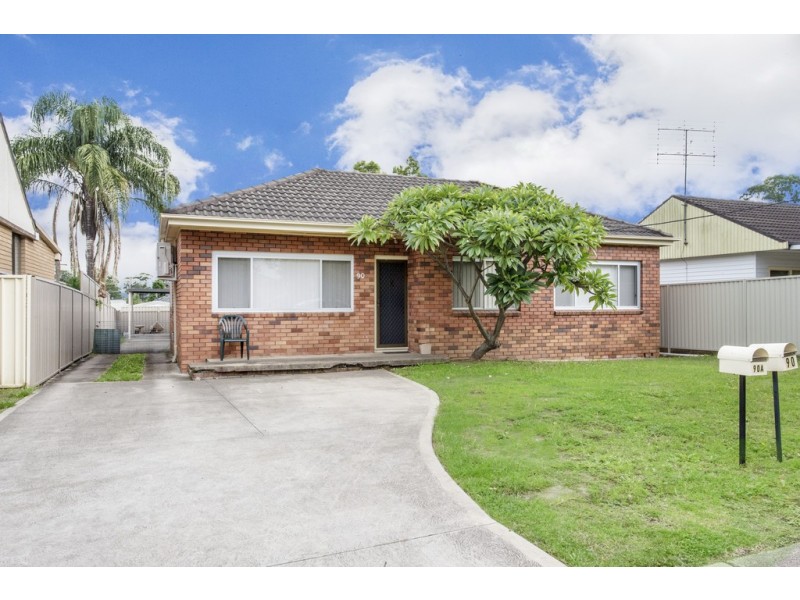 90 Penrose Cres, South Penrith NSW 2750