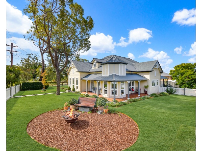 156 Burns Road, Springwood NSW 2777