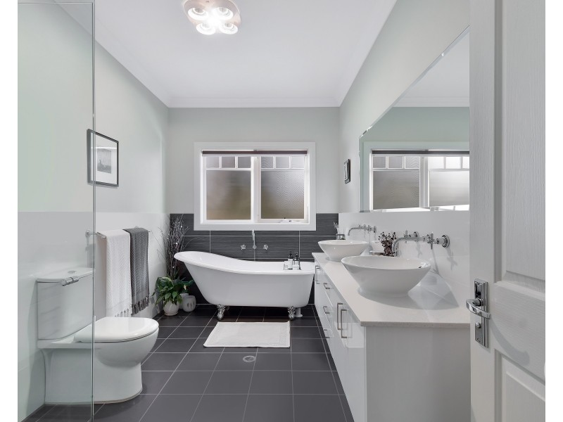 156 Burns Road, Springwood NSW 2777