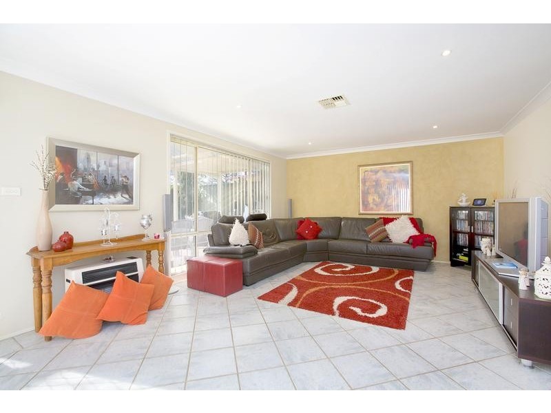 22 Huntingdale Drive, Glenmore Park NSW 2745