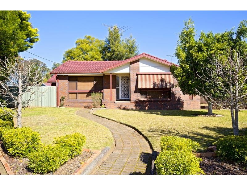 2 Byron Avenue, Wallacia NSW 2745