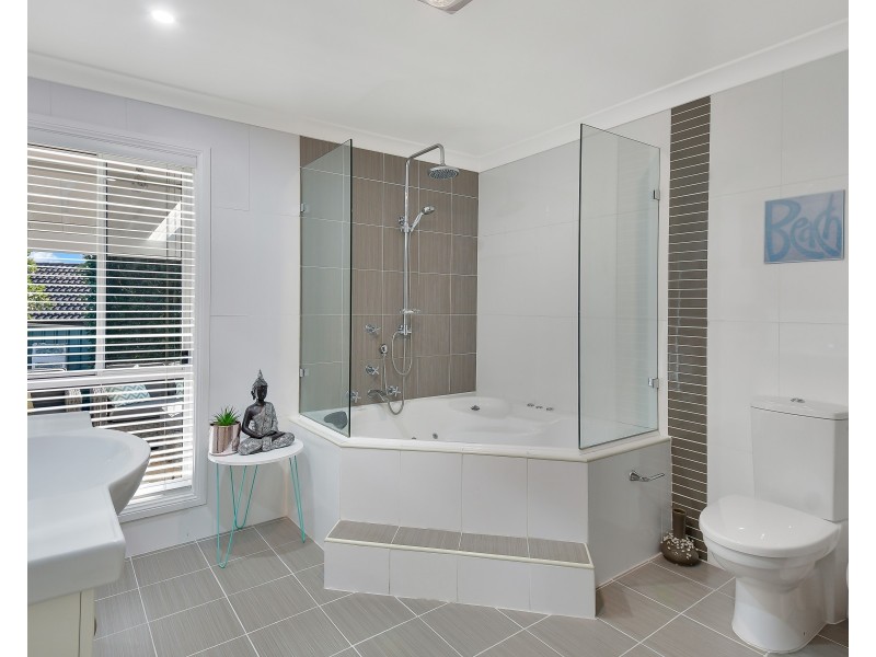 11 Clovertop Place, Werrington Downs NSW 2747