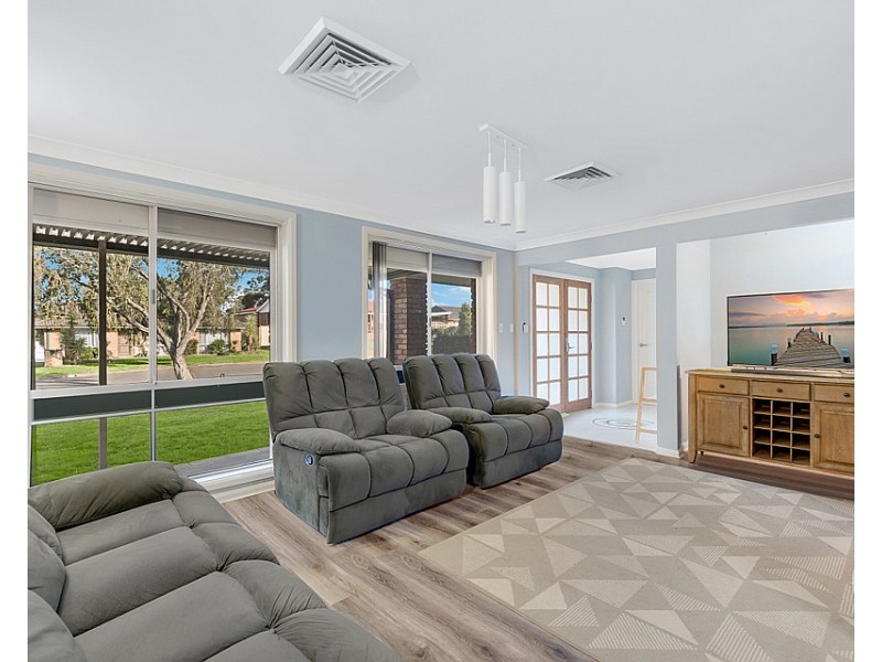 5 Dampier Avenue, Werrington County NSW 2747