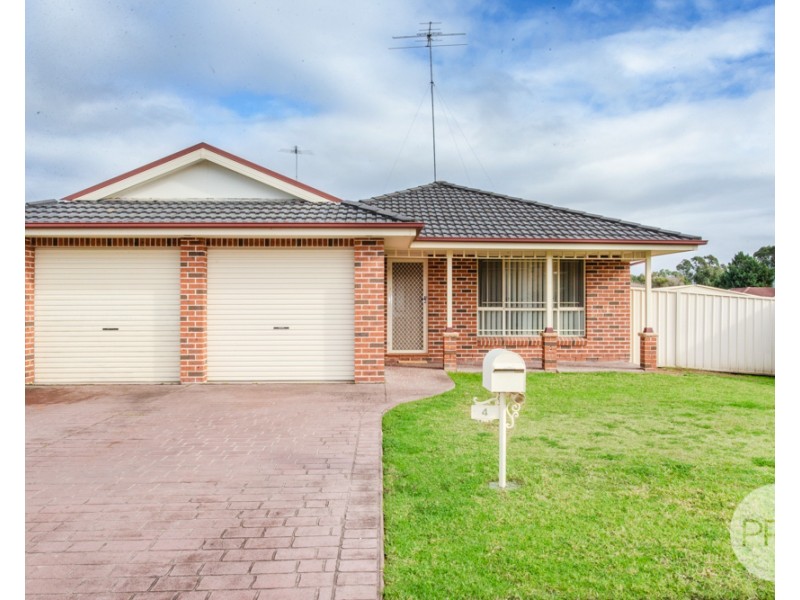 4 Woburn Place, Glenmore Park NSW 2745