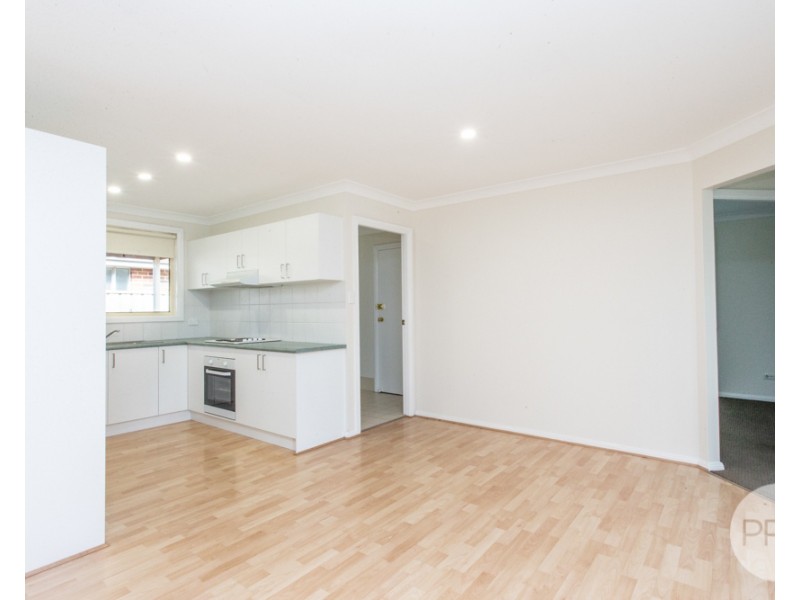 4 Woburn Place, Glenmore Park NSW 2745