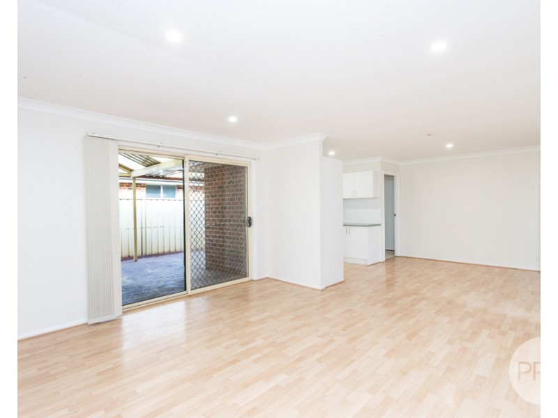 4 Woburn Place, Glenmore Park NSW 2745