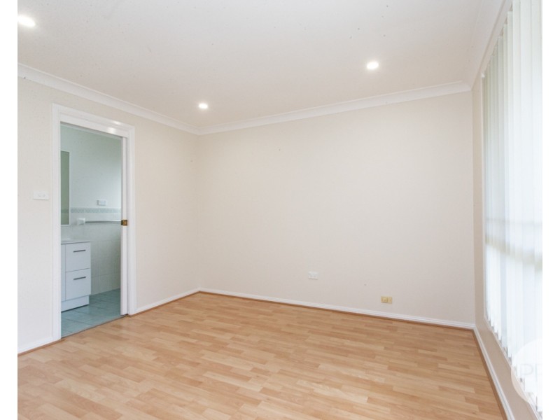 4 Woburn Place, Glenmore Park NSW 2745