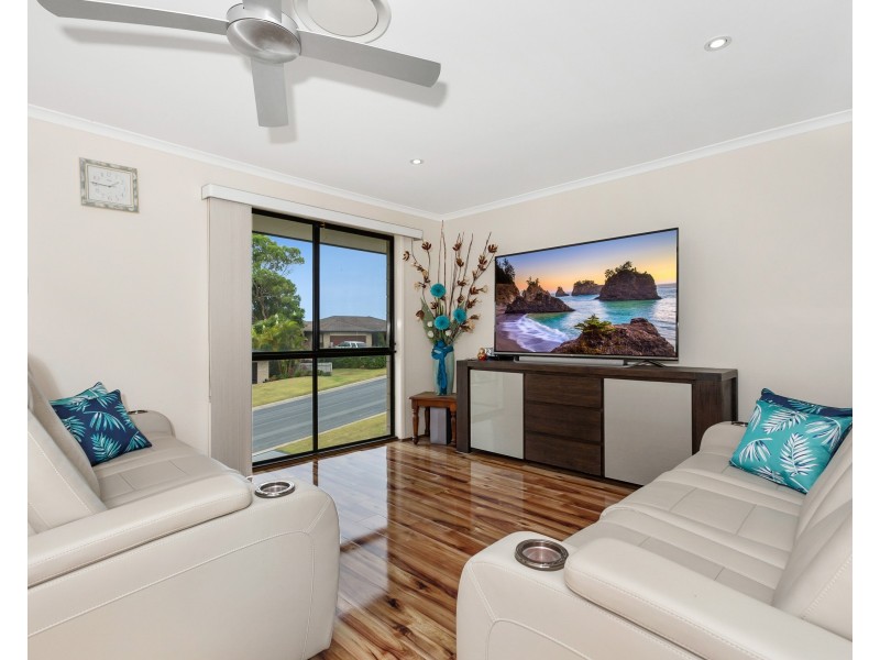 21 Woodfull Crescent, Pottsville NSW 2489
