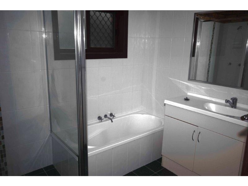 15 Bimbadeen Ave, Banora Point NSW 2486