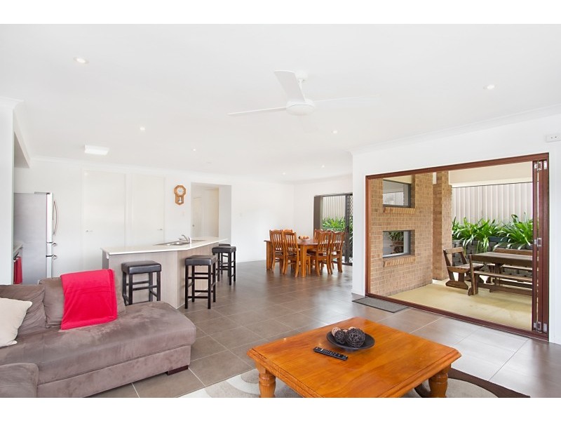 8 Terrigal Street, Pottsville NSW 2489