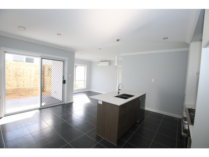 1/8 Diller Drive, Crestmead QLD 4132