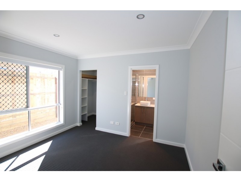 1/8 Diller Drive, Crestmead QLD 4132