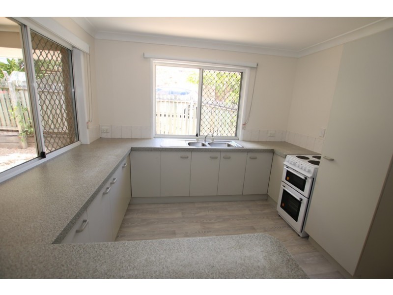 8 Barcrest Court, Crestmead QLD 4132