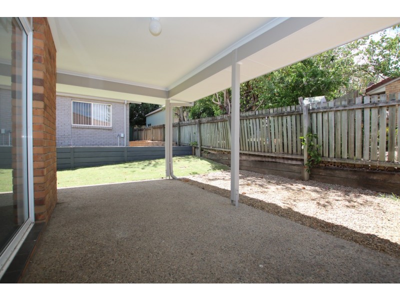 8 Barcrest Court, Crestmead QLD 4132