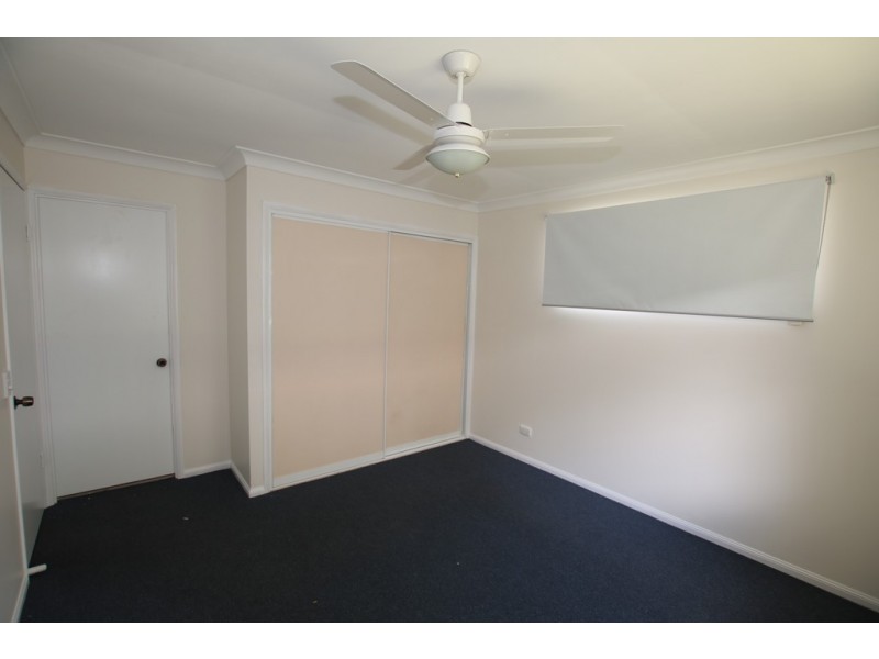 8 Barcrest Court, Crestmead QLD 4132