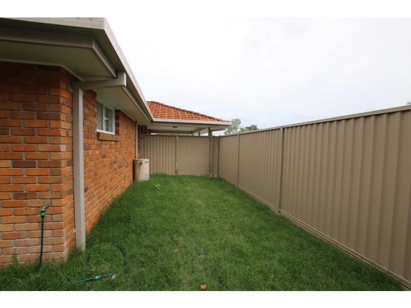 8 Barcrest Court, Crestmead QLD 4132