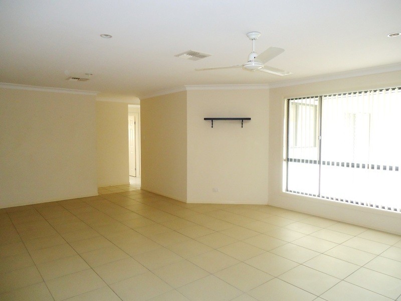 30 Lake Somerset Court, Logan Reserve QLD 4133