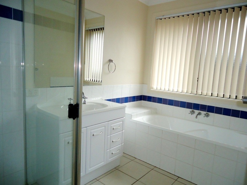 30 Lake Somerset Court, Logan Reserve QLD 4133