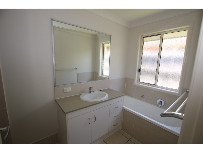 4 Lorikeet Way, Crestmead QLD 4132