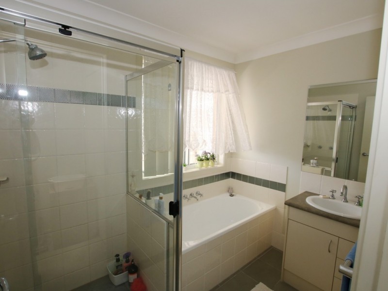 16 Lake Wivenhoe Court, Logan Reserve QLD 4133