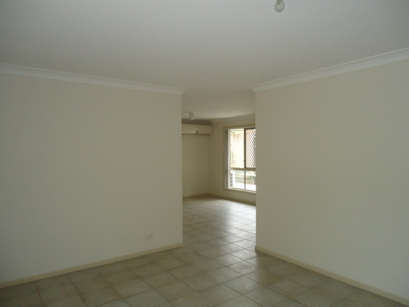 4 Dalvena Street, Marsden QLD 4132