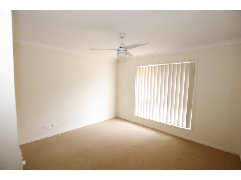 4 John Davison Place, Crestmead QLD 4132